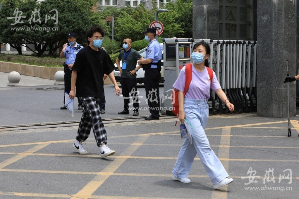 体育生高考看几门课本，深度解析高考体育生的课程安排与备考策略