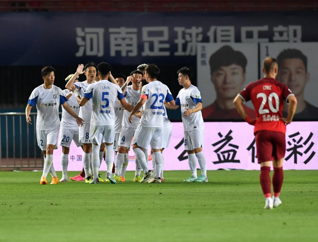 中超联赛第3轮，河南俱乐部酒祖杜康与上海申花首发名单的较量