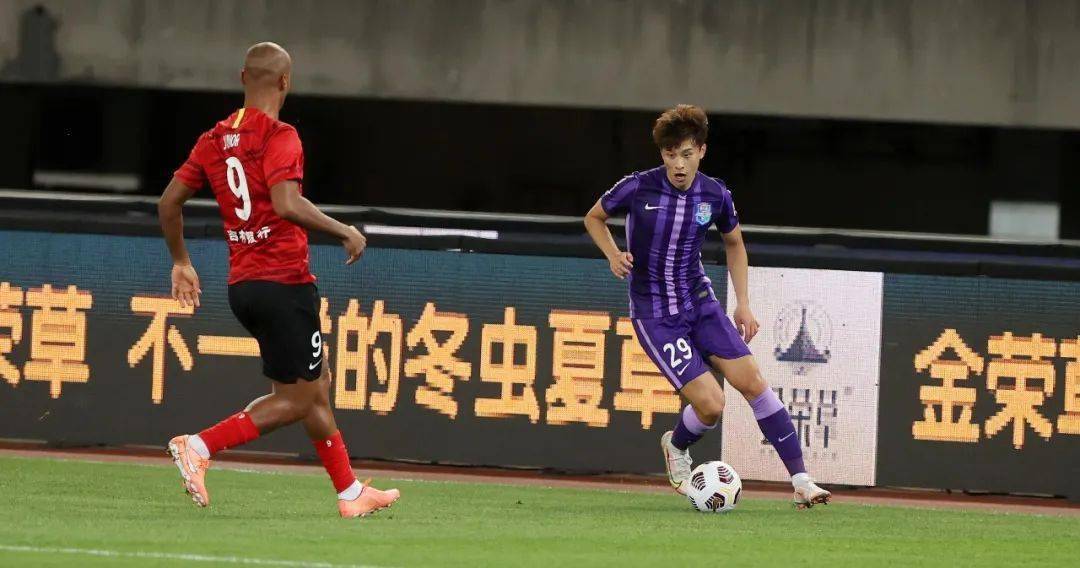 于根伟谈巴顿防守表现及战略安排，一场战术性胜利的背后故事