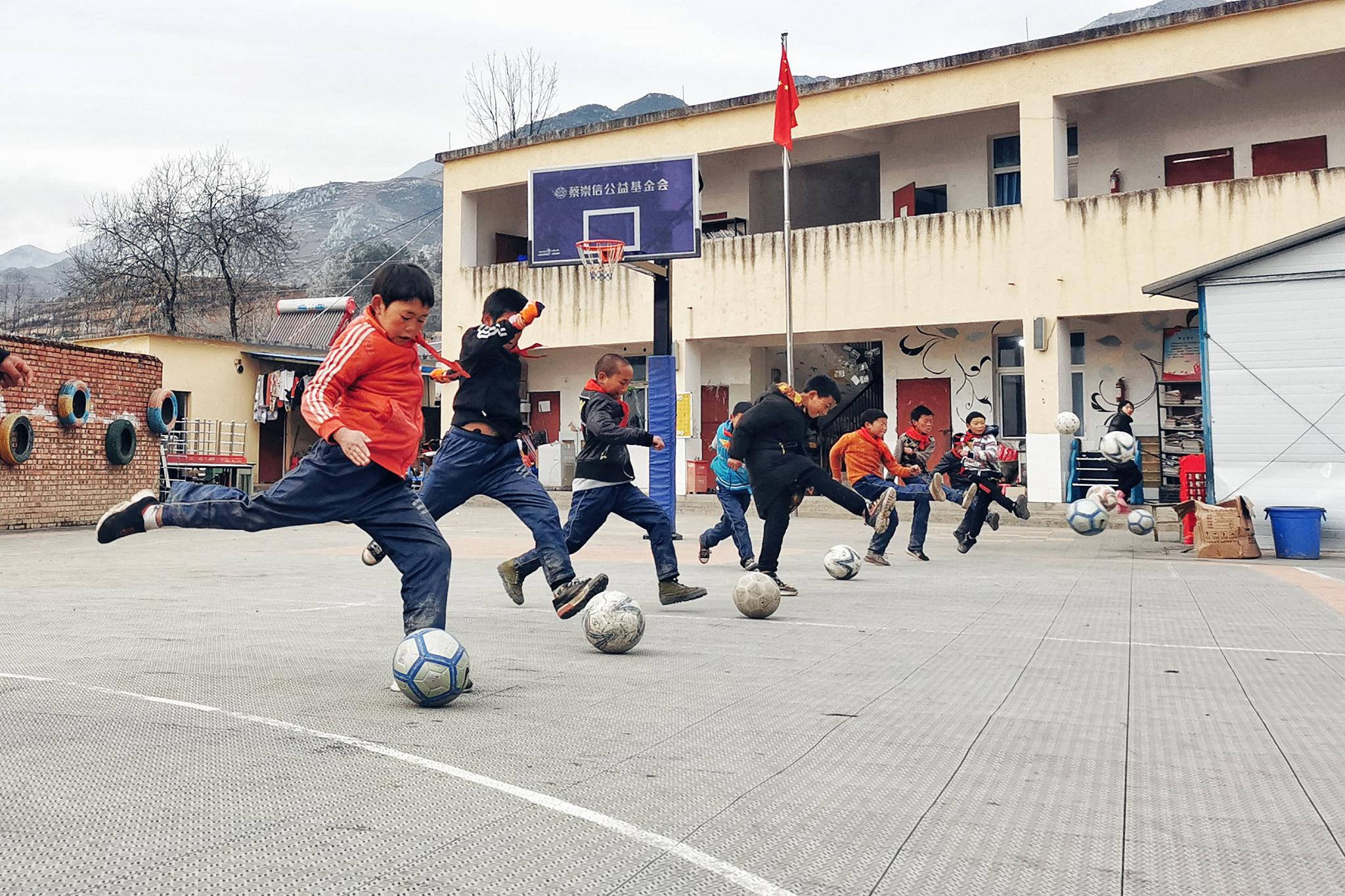 凉山小学生足球比赛直播，激情与希望的碰撞