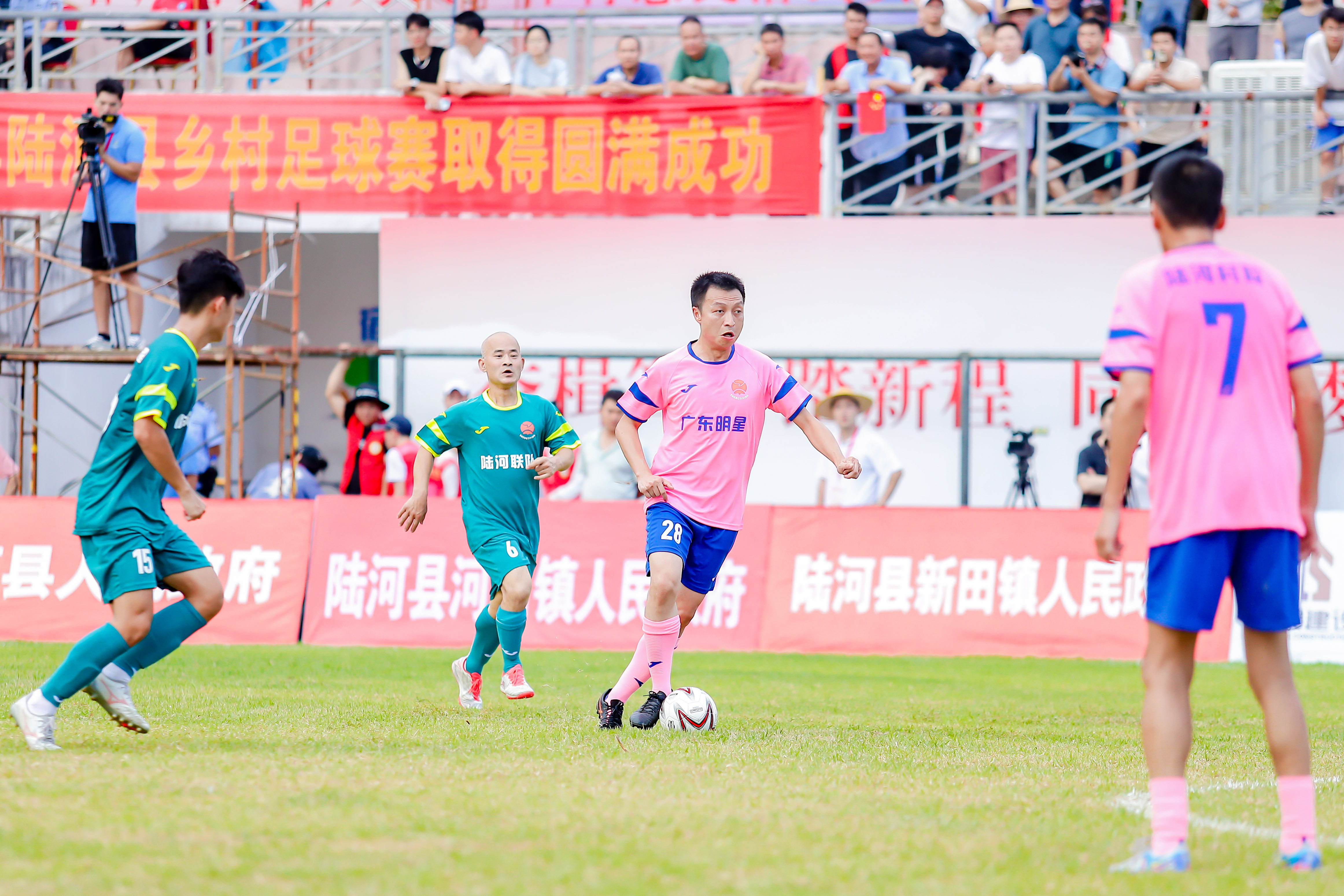 河源市足球比赛直播，热血赛事实时呈现
