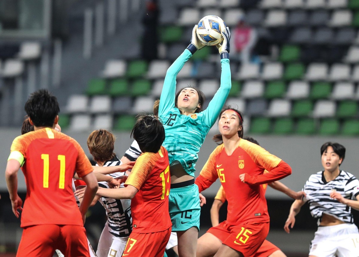 中国女足球直播奥运会，荣耀时刻，共同见证
