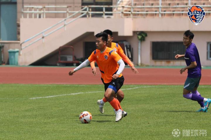 热血青年的对决，青岛海牛U21挑战青岛红狮U21于天泰体育场